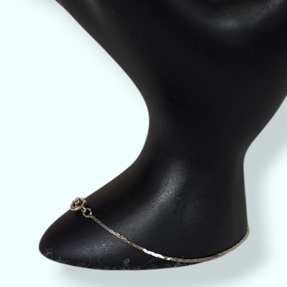 V. Dainty Flat Link Chain Bracelet - Picture 3 of 5